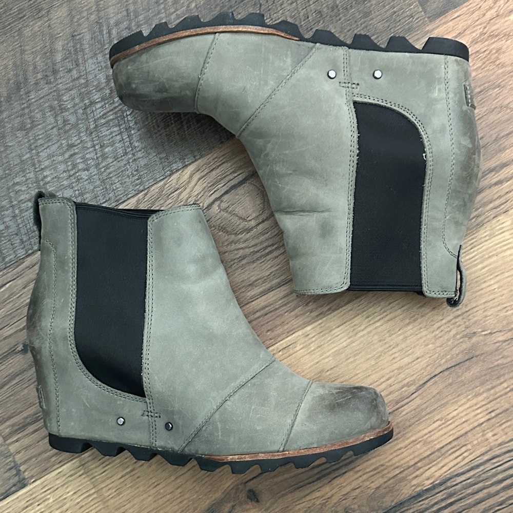 Sorel Women's Wedge Boots in Gray and Black